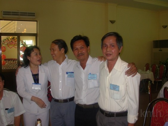 ke vai sat canh.JPG -           